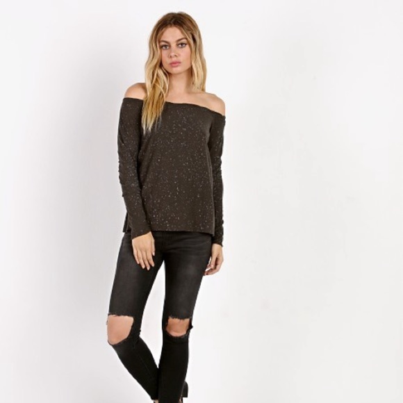 Nation LTD
Chelsea Off the Shoulder Faded Black (22) - Picture 2 of 9